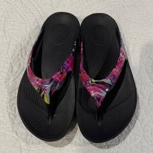 OOFOS Limited Flip Flops Multicolor Straps. WMNS size 8. Excellent condition